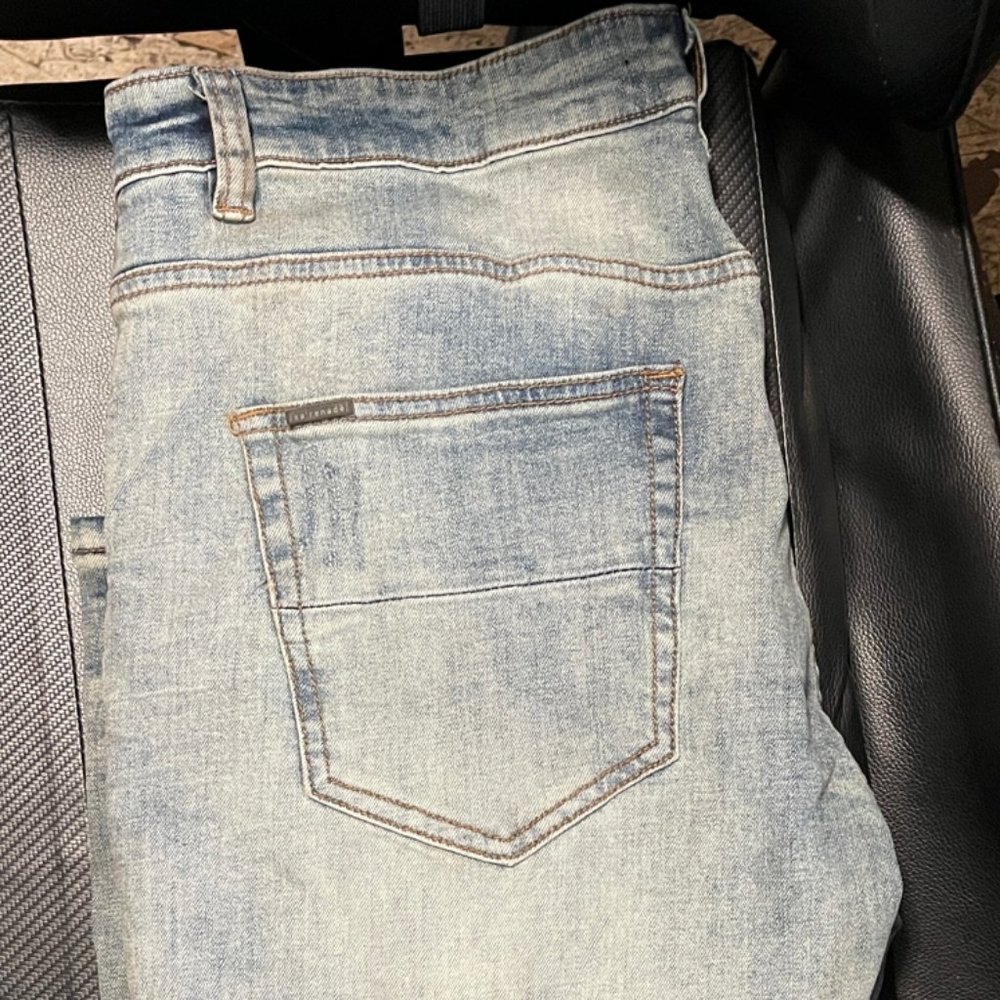 Distressed Serende Jeans - 36 in